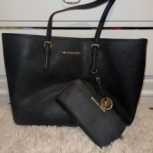 Shoulder Michel Kors bag and wallet
